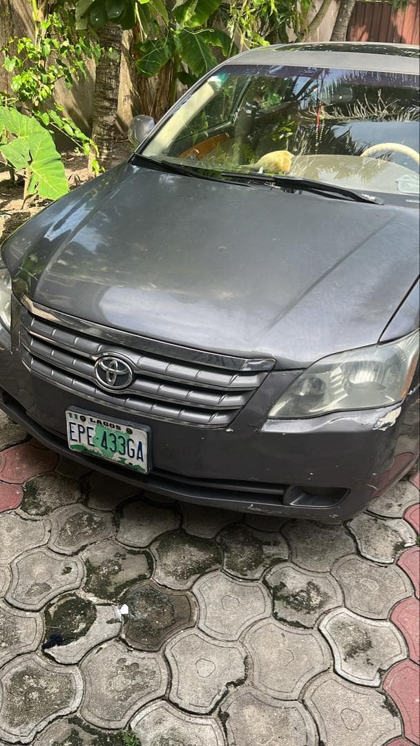 Toyota Avalon (Comes With A Driver)