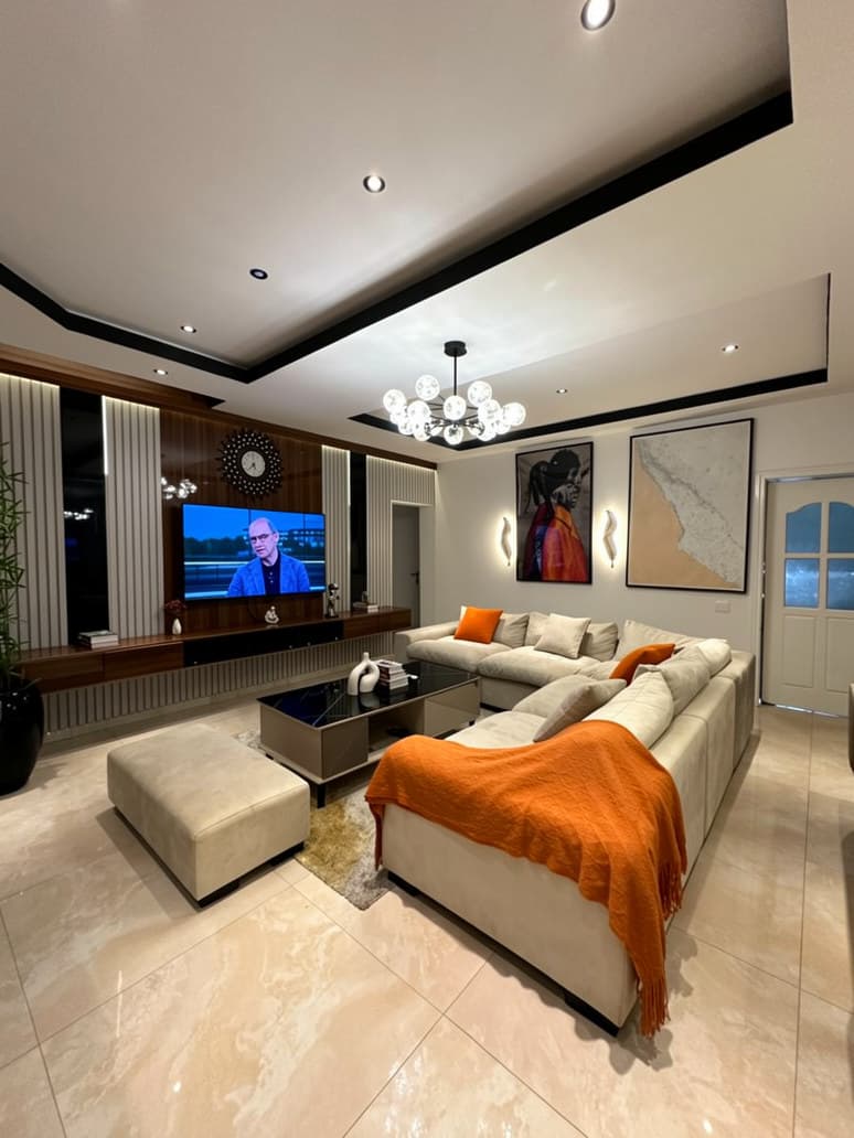 luxurious and cozy 2 Bedroom Apartment