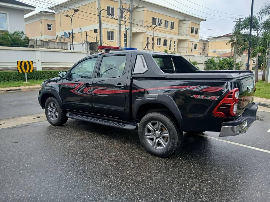 Toyota Hulux 12hrs