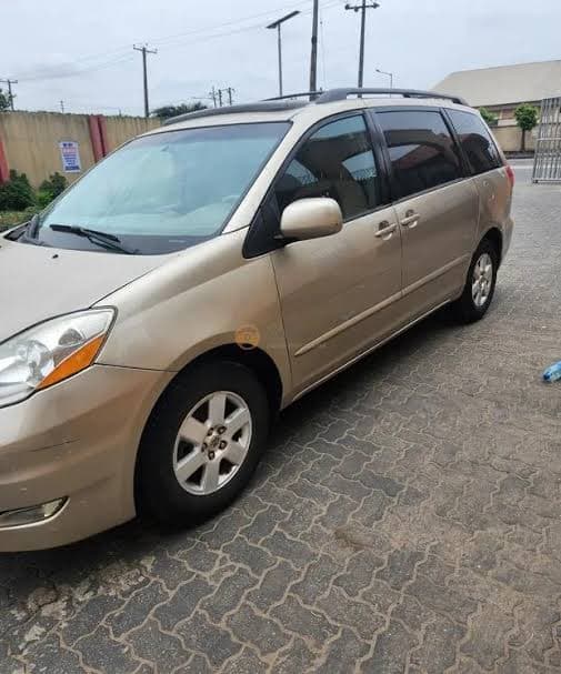 Renting Of Seinna 2006 Car