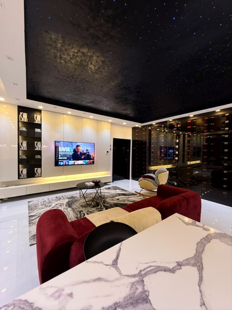 Deluxe 2 Bedroom Apartment With Private Cinema In Chevron