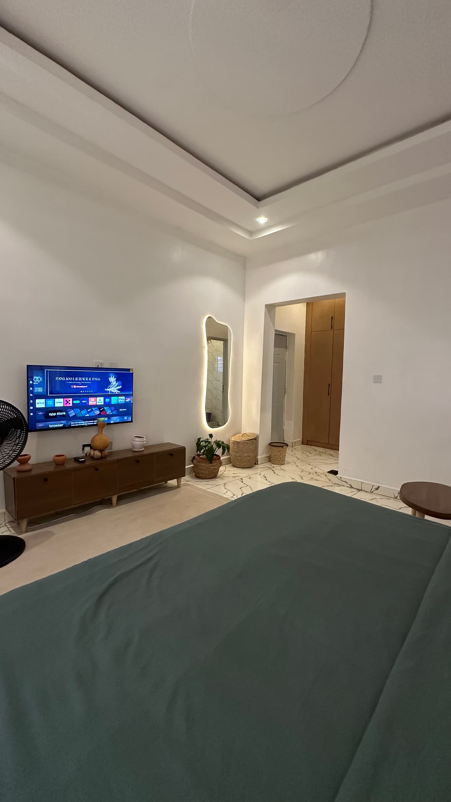Sophisticated Iris Studio Apartment (Greenlane Katampe)