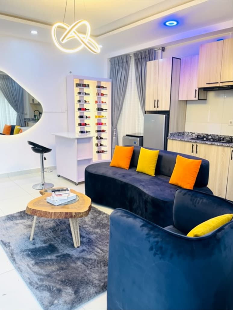 Luxury 1 Bedroom Apartment with Pool