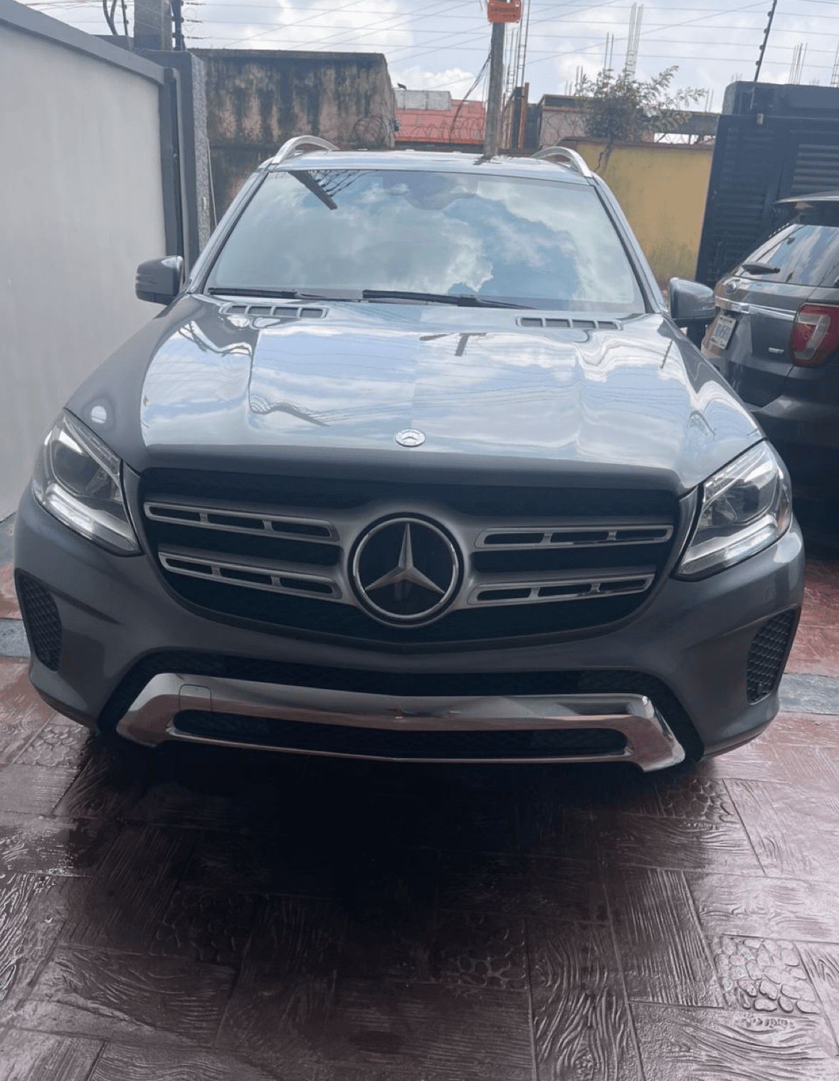 Airport Pickup In Benz - Lagos