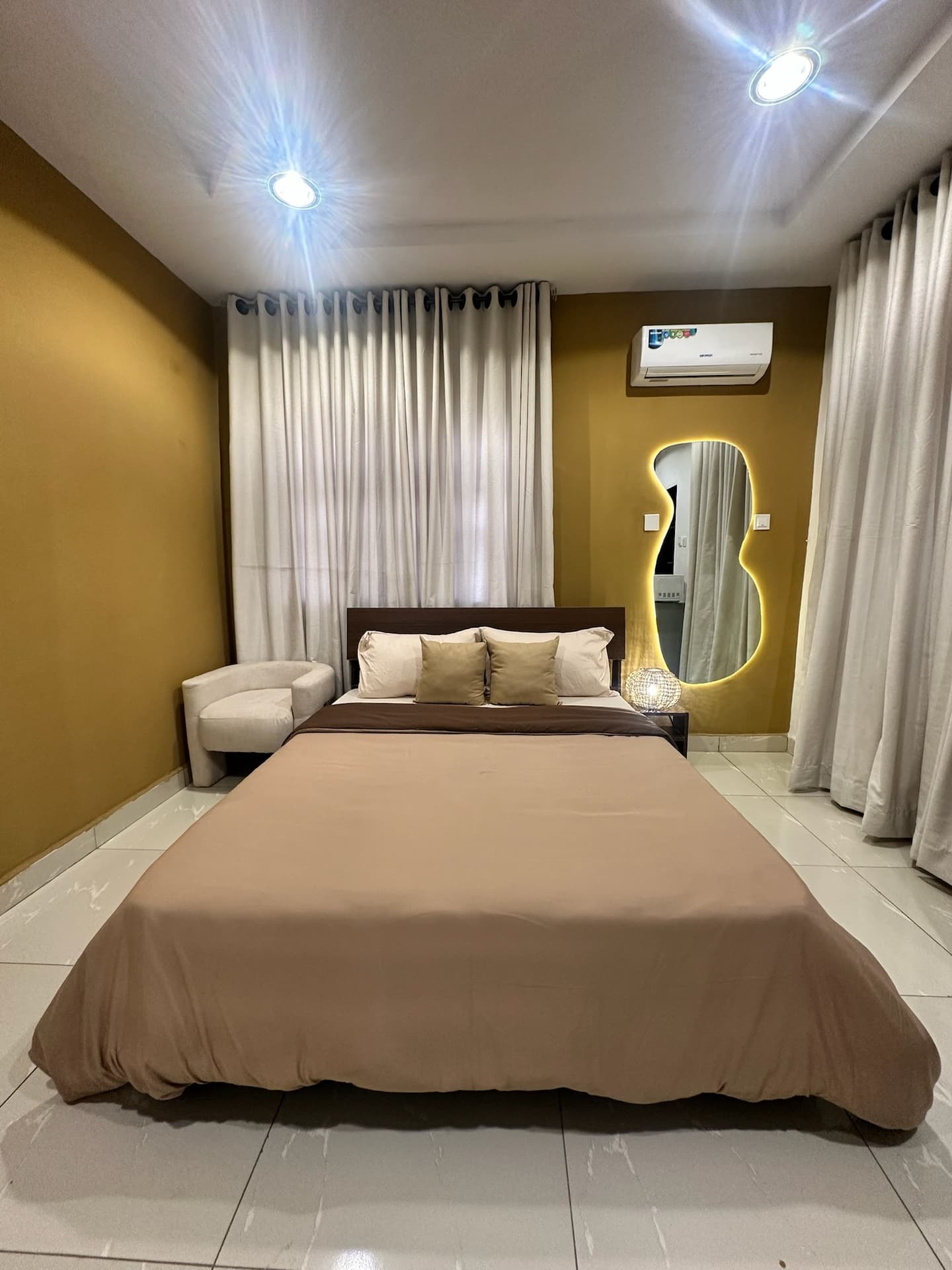 Sophisticated Moreni Studio Apartment (Jahi)
